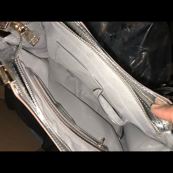 💎New Stunning Metallic BEBE totes 💎 - Picture 8 of 8